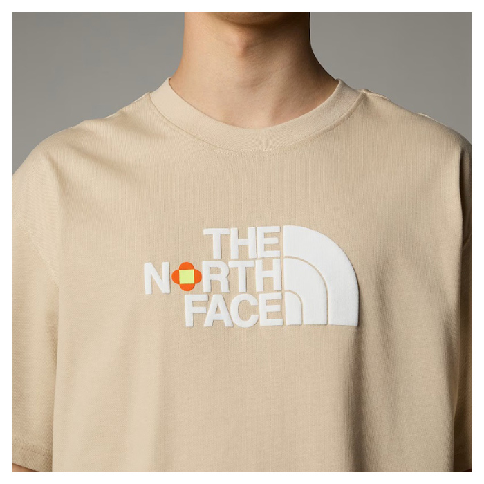 Camiseta The North Face U TNF x Yinka Ilori S/S Gravel NF0A89C73X4
