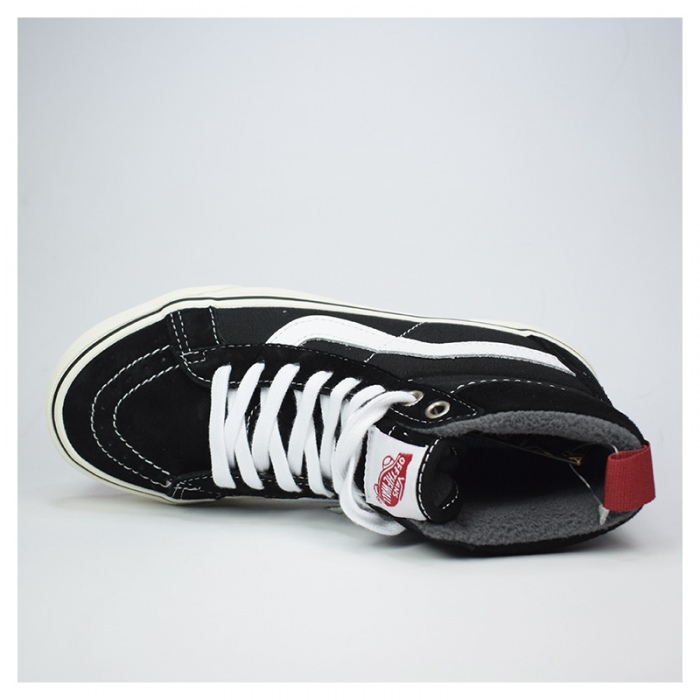 Zapatillas Vans Sk8-Hi Mte-1 Black/True White VN0A5HZY6BT1