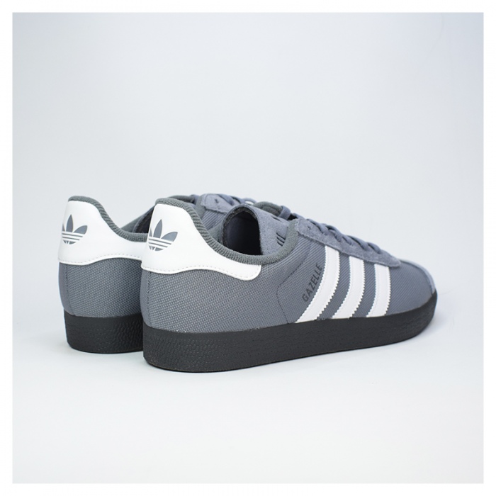Zapatillas Adidas Gazelle Onix/FTWhite/Carbon JR6294