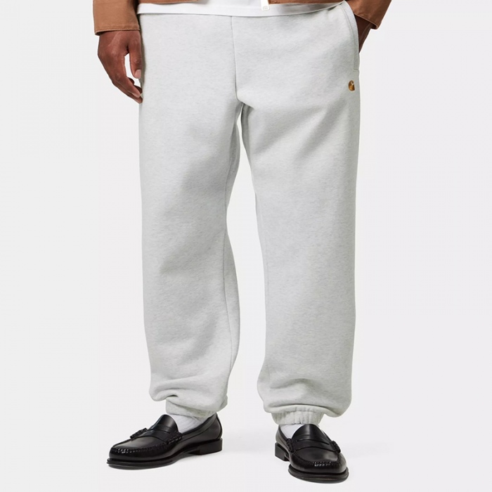 Pantalón Carhartt Wip Chase Sweat Pant Ash Heather/Gold I037458